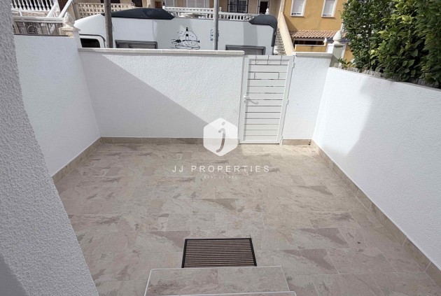 Resale - Chalet -
Torrevieja - Costa Blanca