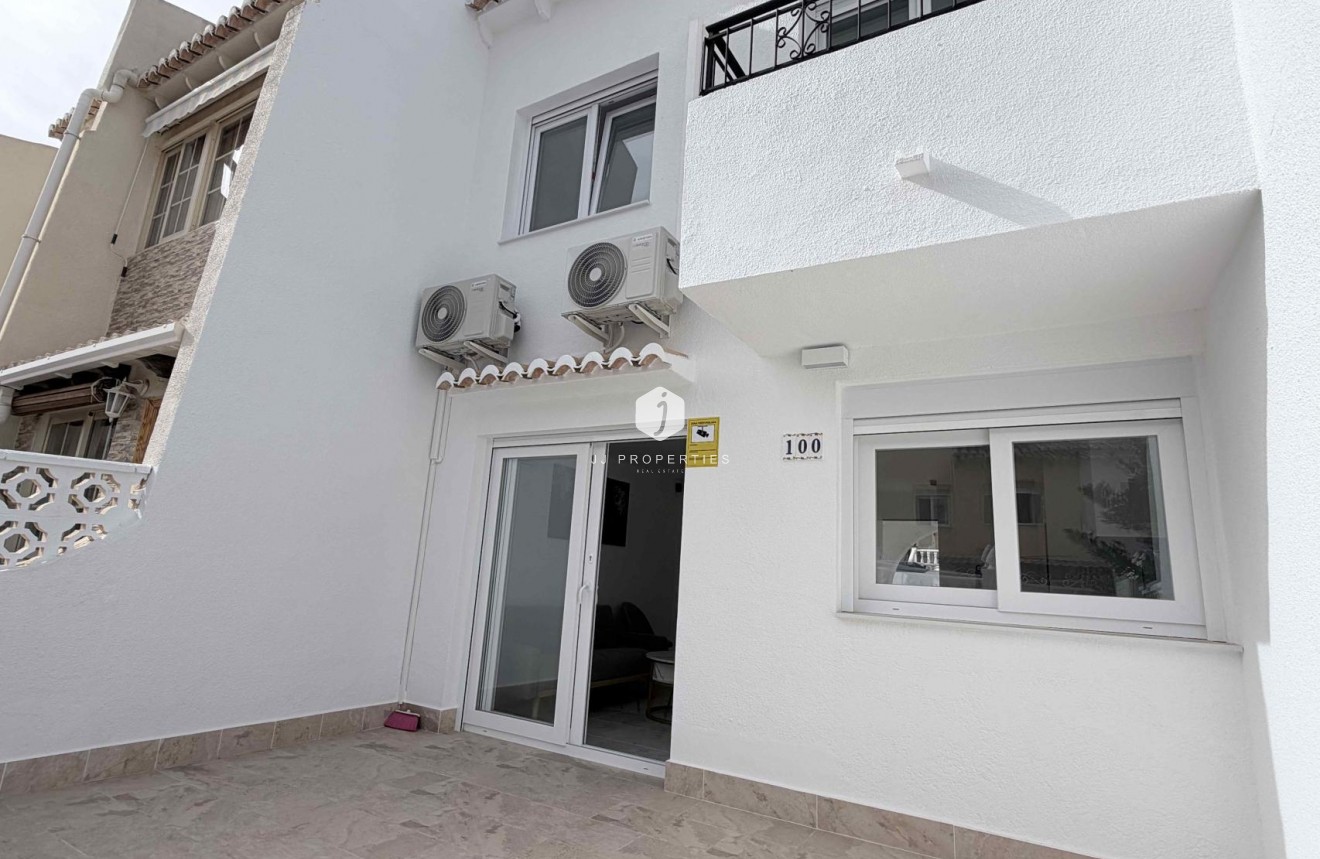 Resale - Chalet -
Torrevieja - Costa Blanca