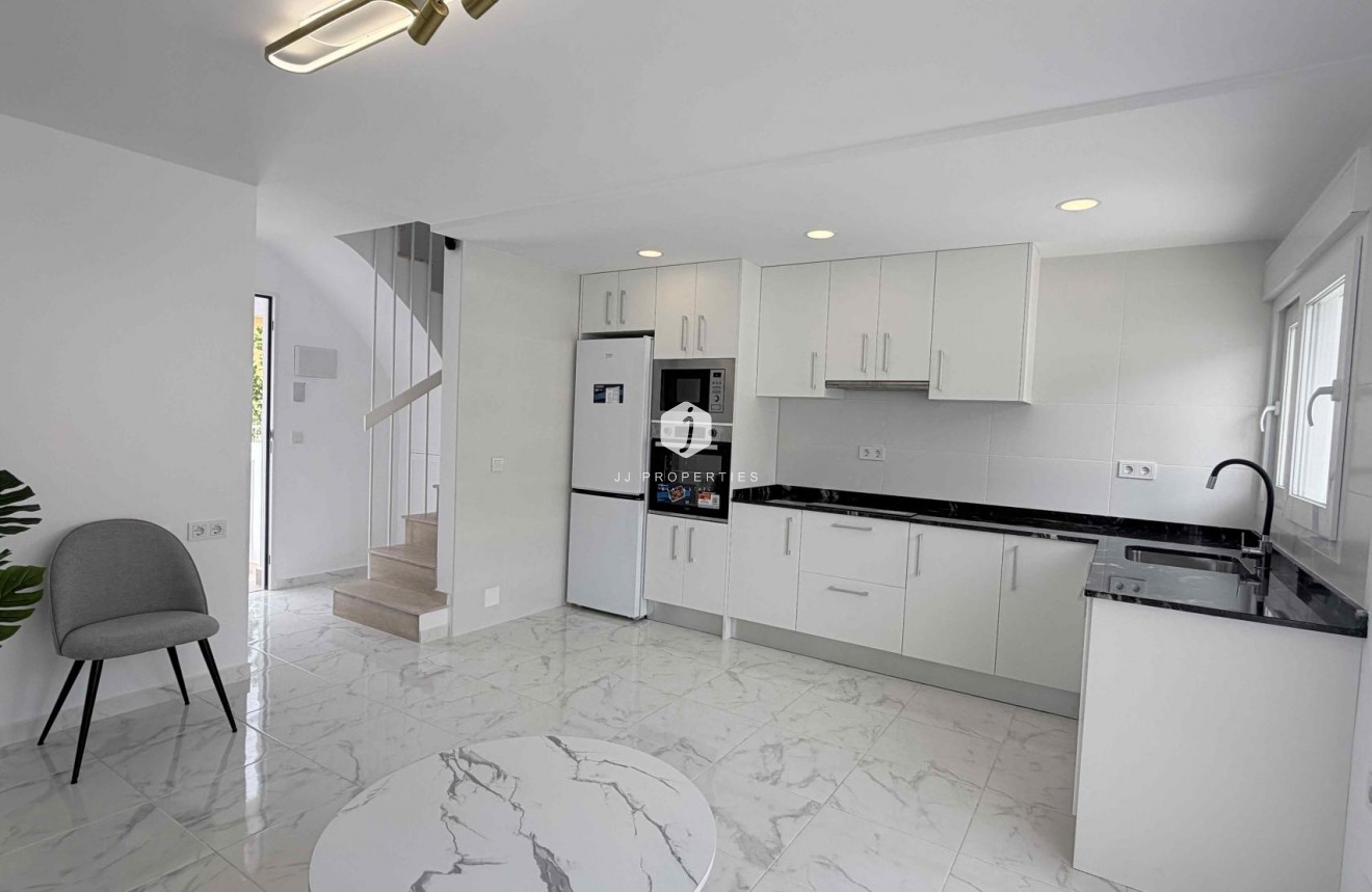 Resale - Chalet -
Torrevieja - Costa Blanca