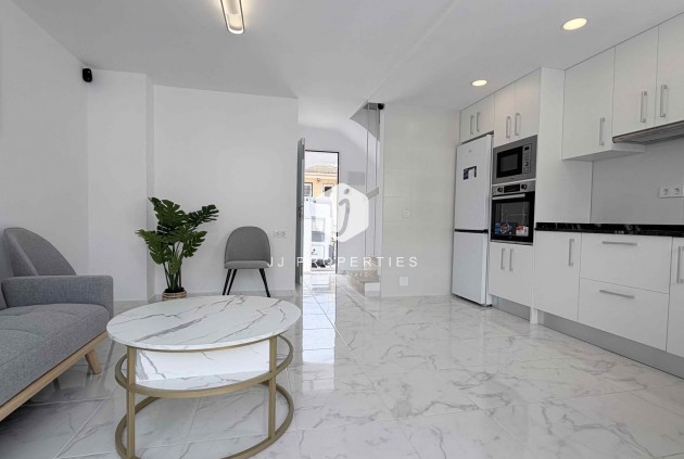 Resale - Chalet -
Torrevieja - Costa Blanca