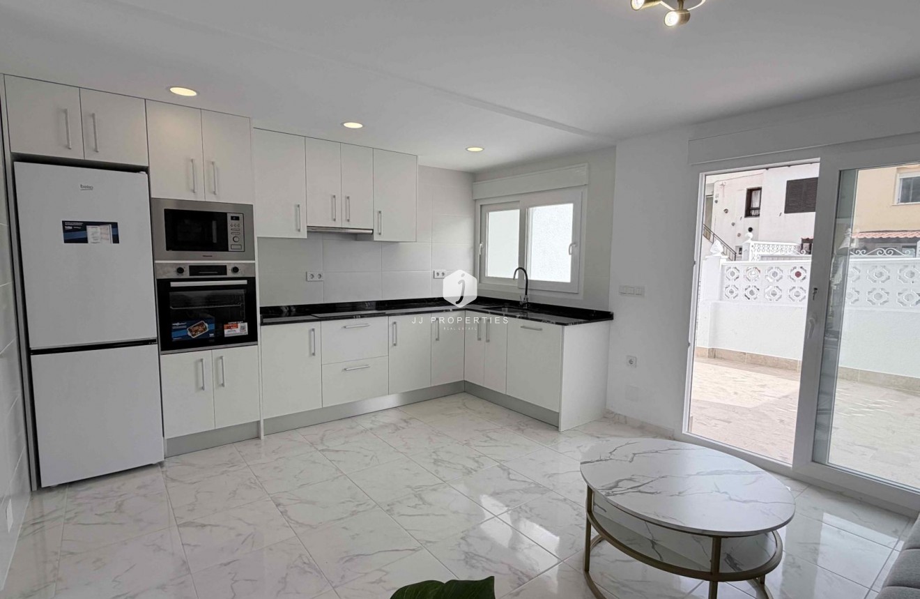 Resale - Chalet -
Torrevieja - Costa Blanca