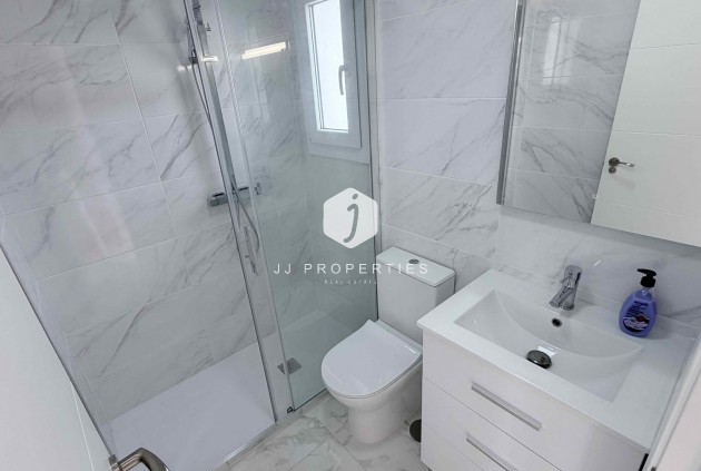 Resale - Chalet -
Torrevieja - Costa Blanca