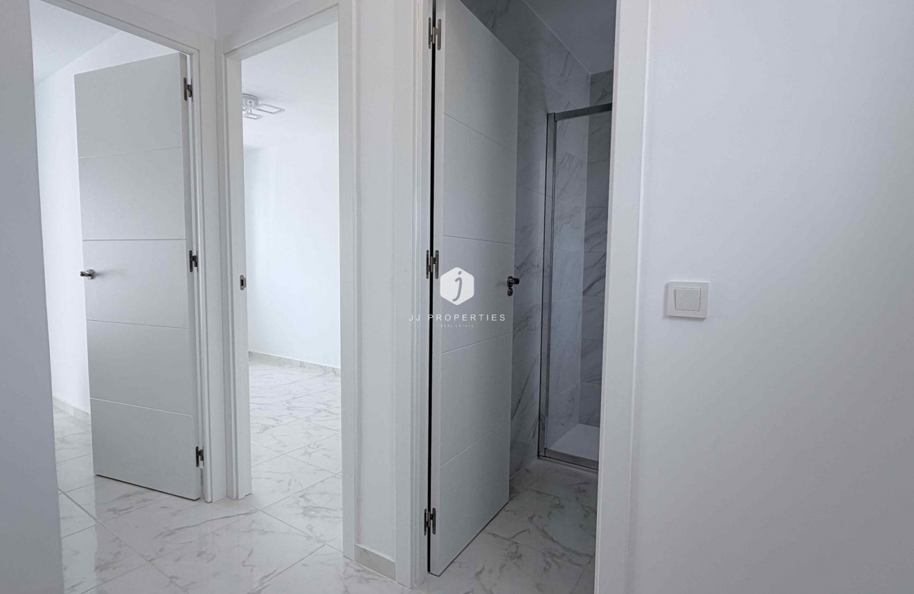 Resale - Chalet -
Torrevieja - Costa Blanca