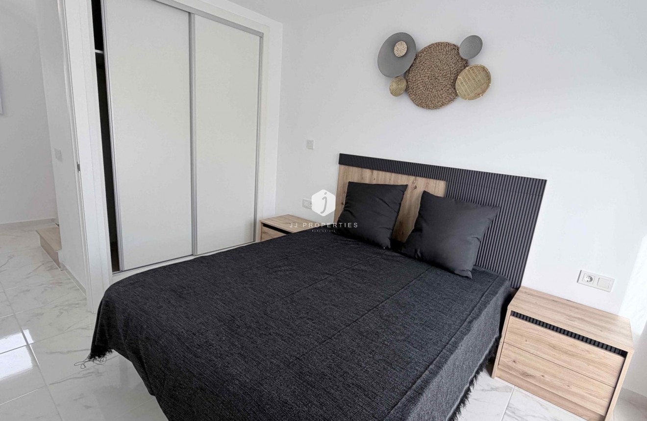 Resale - Chalet -
Torrevieja - Costa Blanca