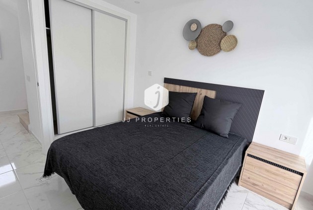 Resale - Chalet -
Torrevieja - Costa Blanca