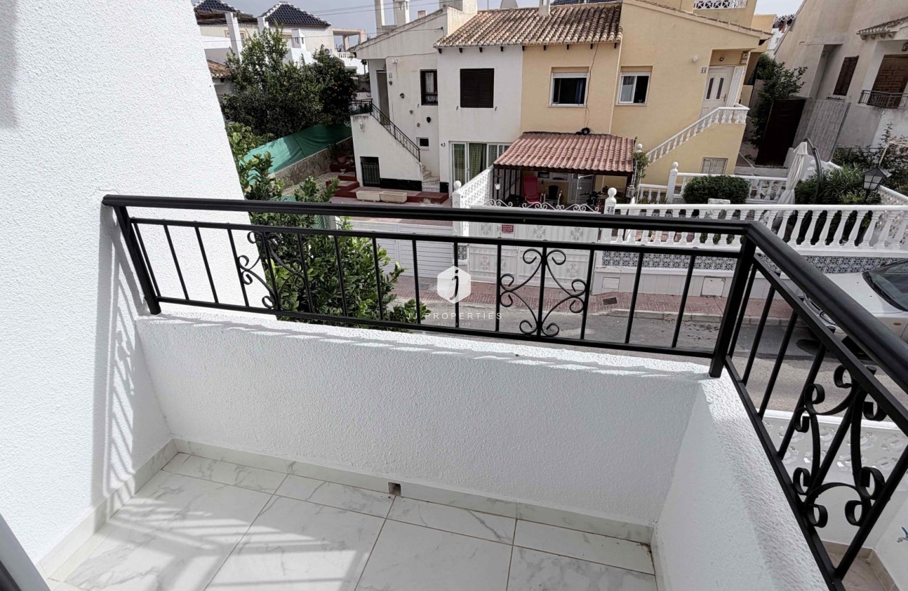 Resale - Chalet -
Torrevieja - Costa Blanca