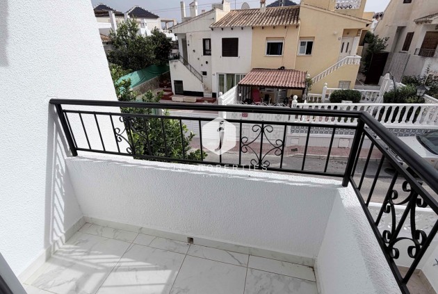 Resale - Chalet -
Torrevieja - Costa Blanca