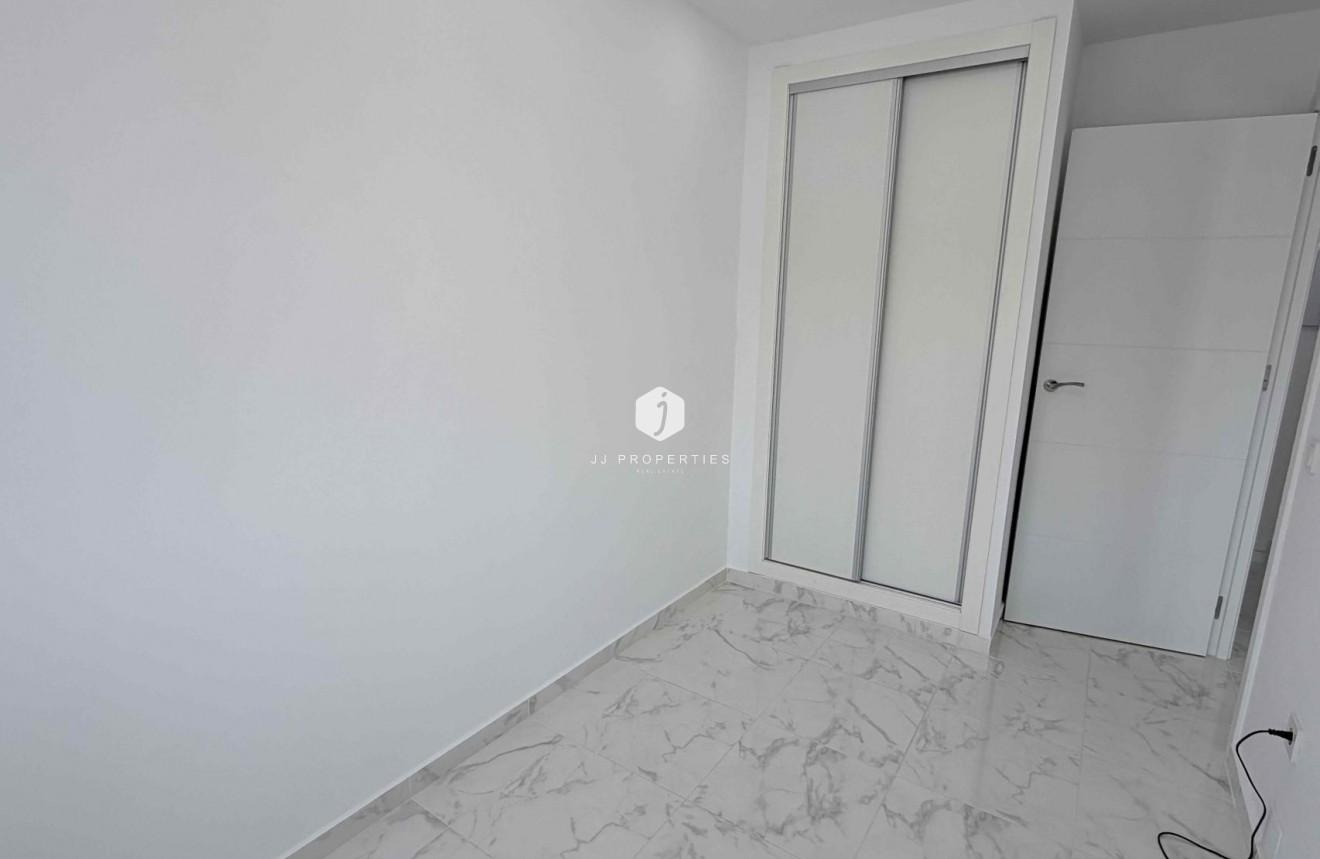 Resale - Chalet -
Torrevieja - Costa Blanca