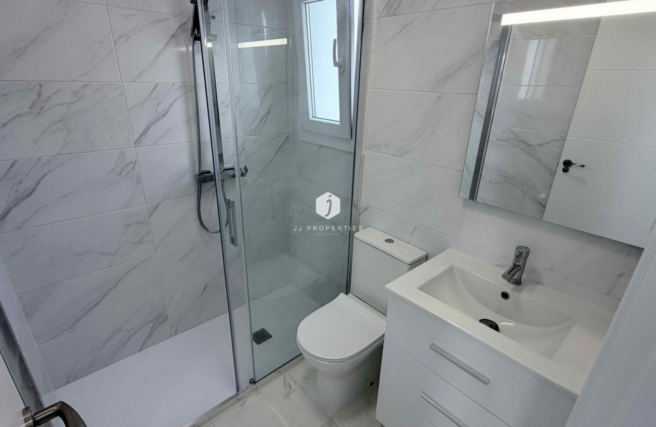 Resale - Chalet -
Torrevieja - Costa Blanca