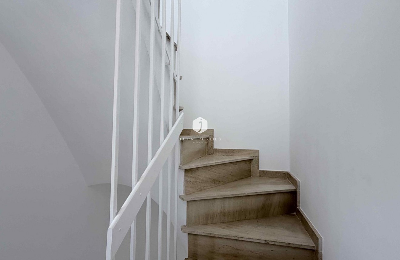 Resale - Chalet -
Torrevieja - Costa Blanca