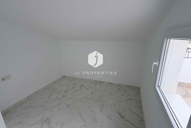 Resale - Chalet -
Torrevieja - Costa Blanca