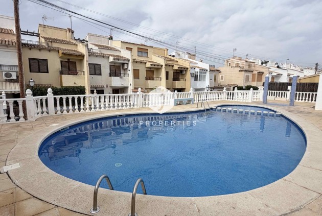 Resale - Chalet -
Torrevieja - Costa Blanca