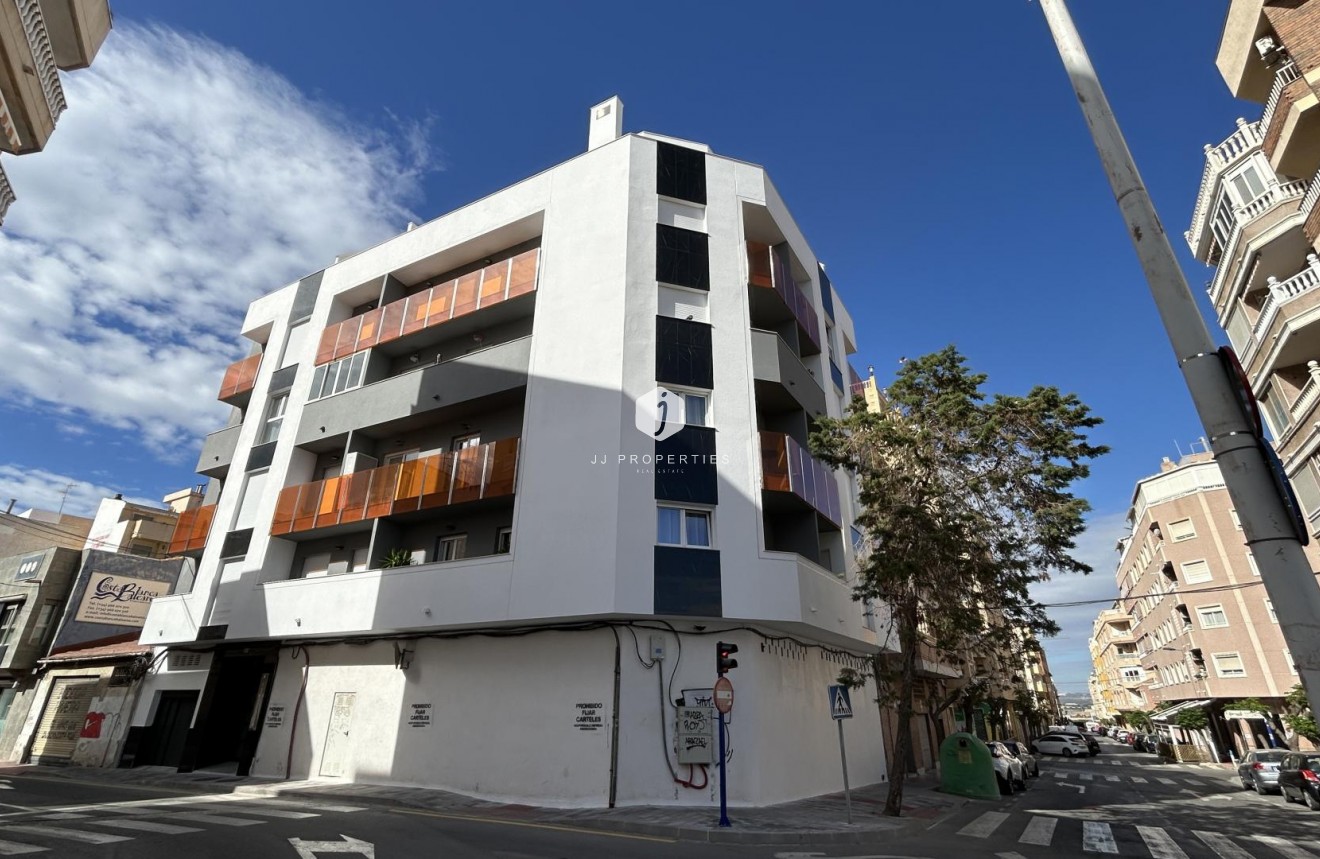 Resale - Apartment / flat -
Torrevieja - Costa Blanca