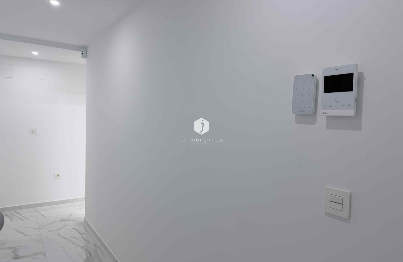 Resale - Apartment / flat -
Torrevieja - Costa Blanca