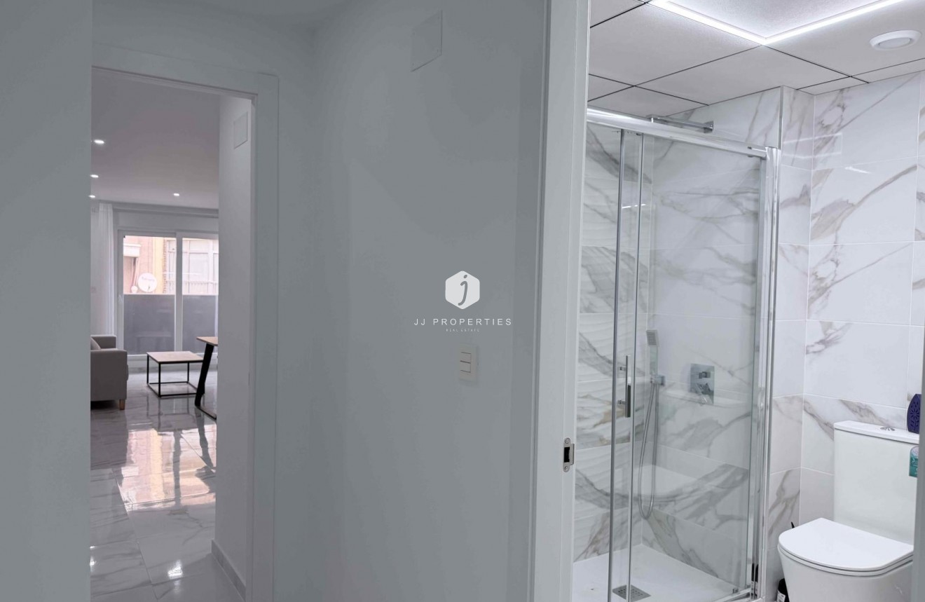 Resale - Apartment / flat -
Torrevieja - Costa Blanca