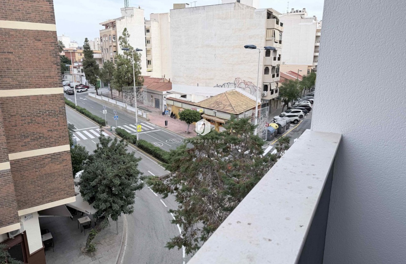 Resale - Apartment / flat -
Torrevieja - Costa Blanca