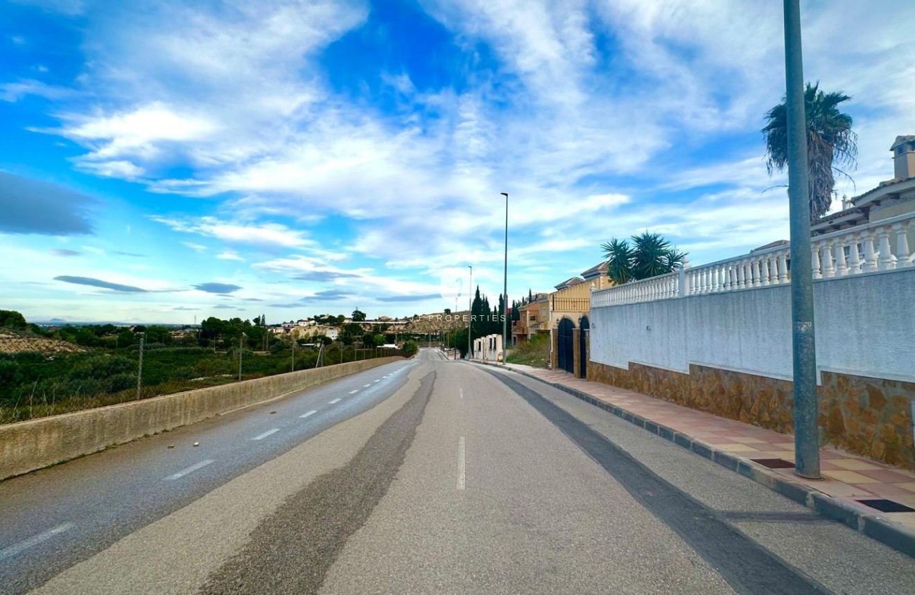 Resale - Villa -
Bigastro - Comunidad Valenciana