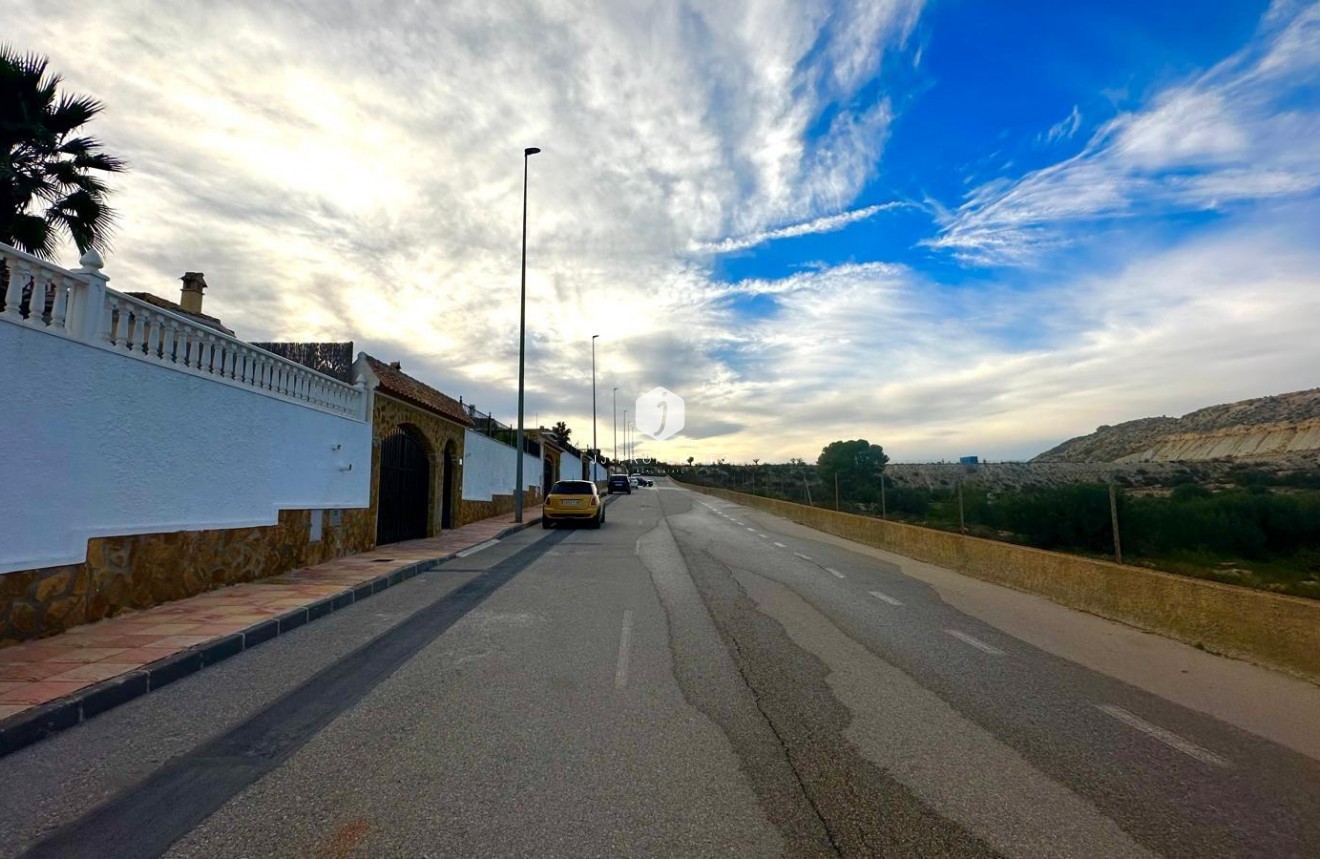 Resale - Villa -
Bigastro - Comunidad Valenciana