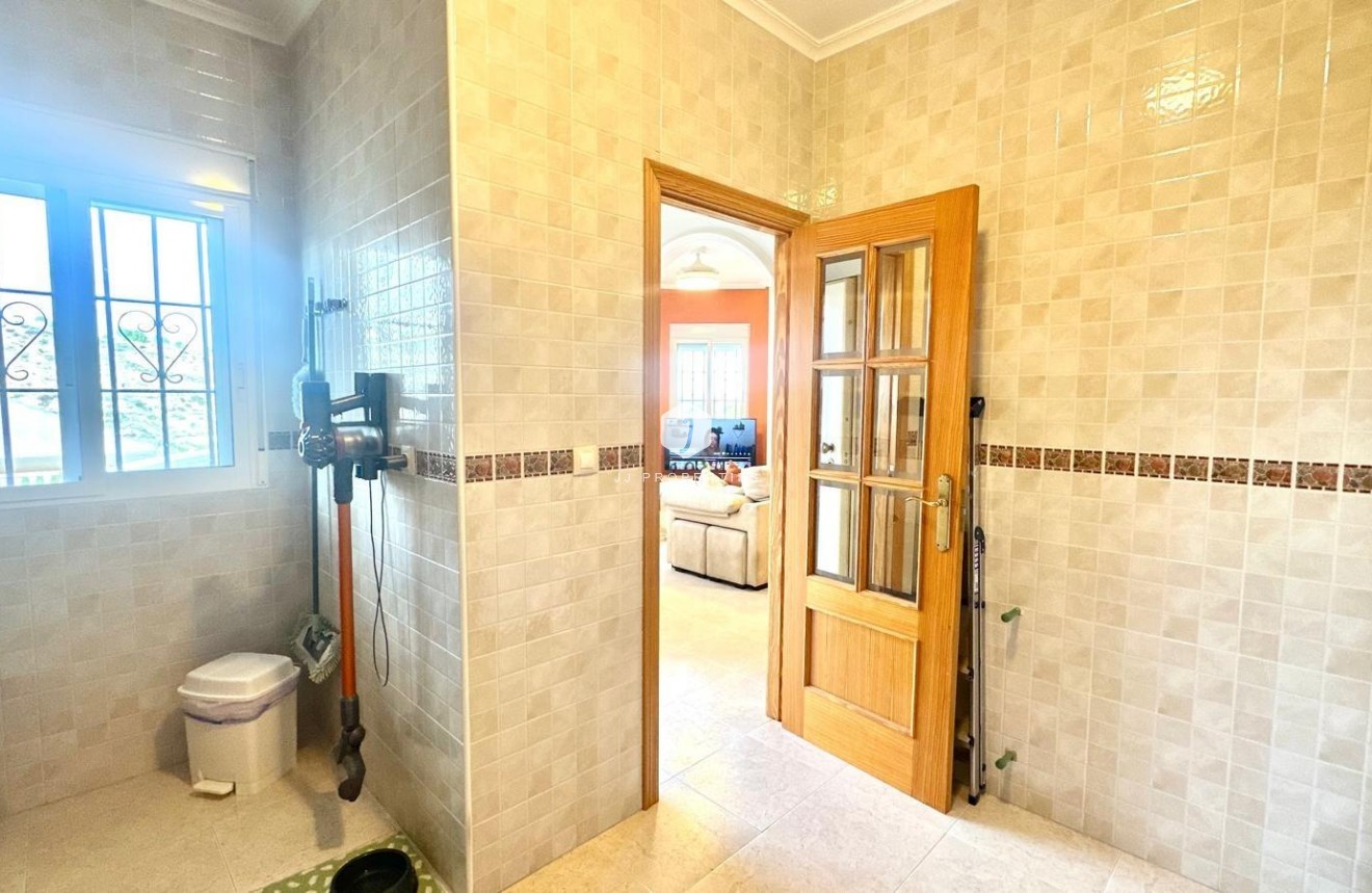 Resale - Villa -
Bigastro - Comunidad Valenciana