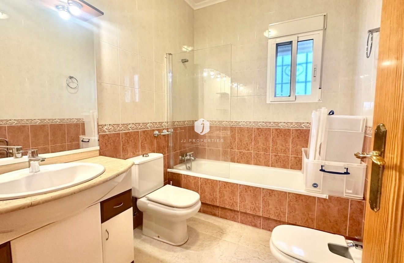 Resale - Villa -
Bigastro - Comunidad Valenciana