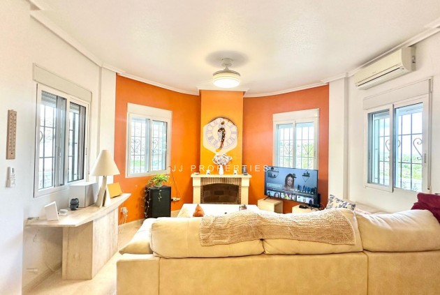 Resale - Villa -
Bigastro - Comunidad Valenciana