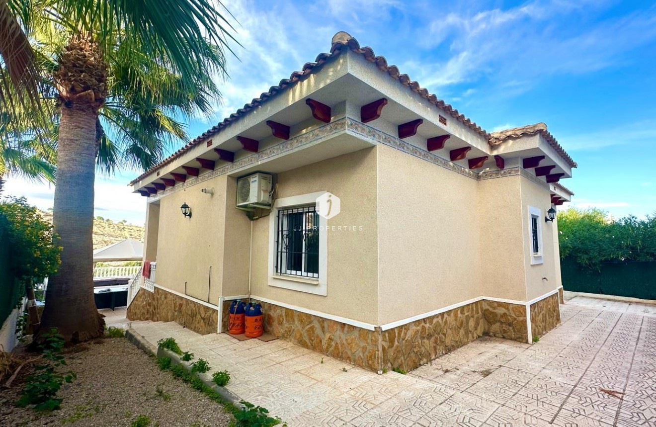 Resale - Villa -
Bigastro - Comunidad Valenciana