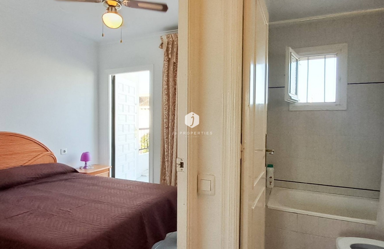 Resale - Apartment / flat -
Torrevieja - Aguas Nuevas 2