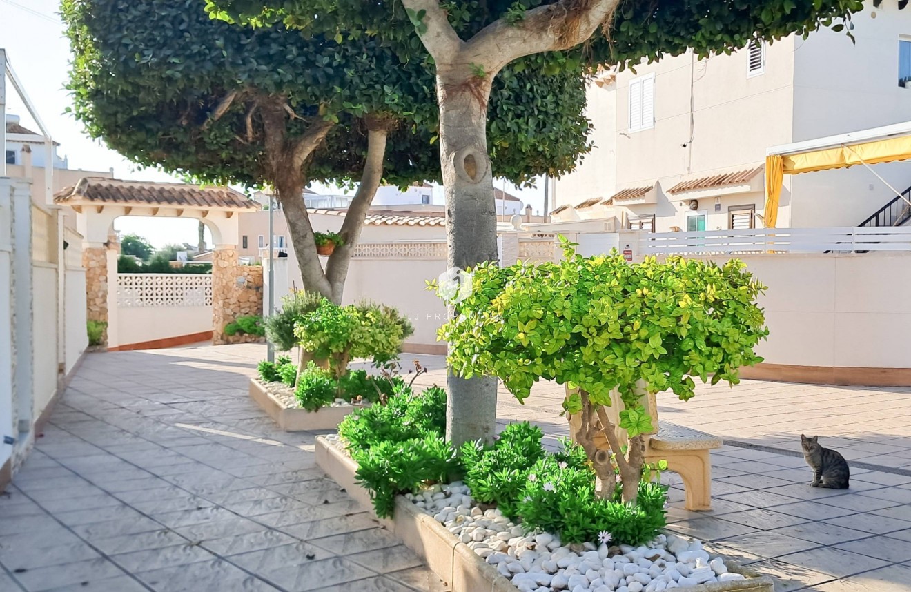 Resale - Apartment / flat -
Torrevieja - Aguas Nuevas 2