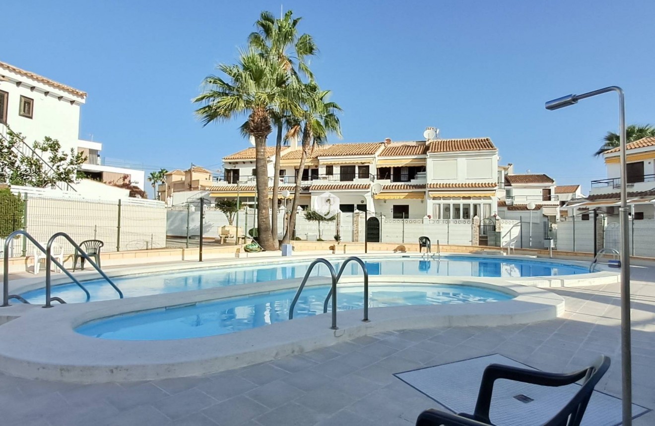 Resale - Apartment / flat -
Torrevieja - Aguas Nuevas 2