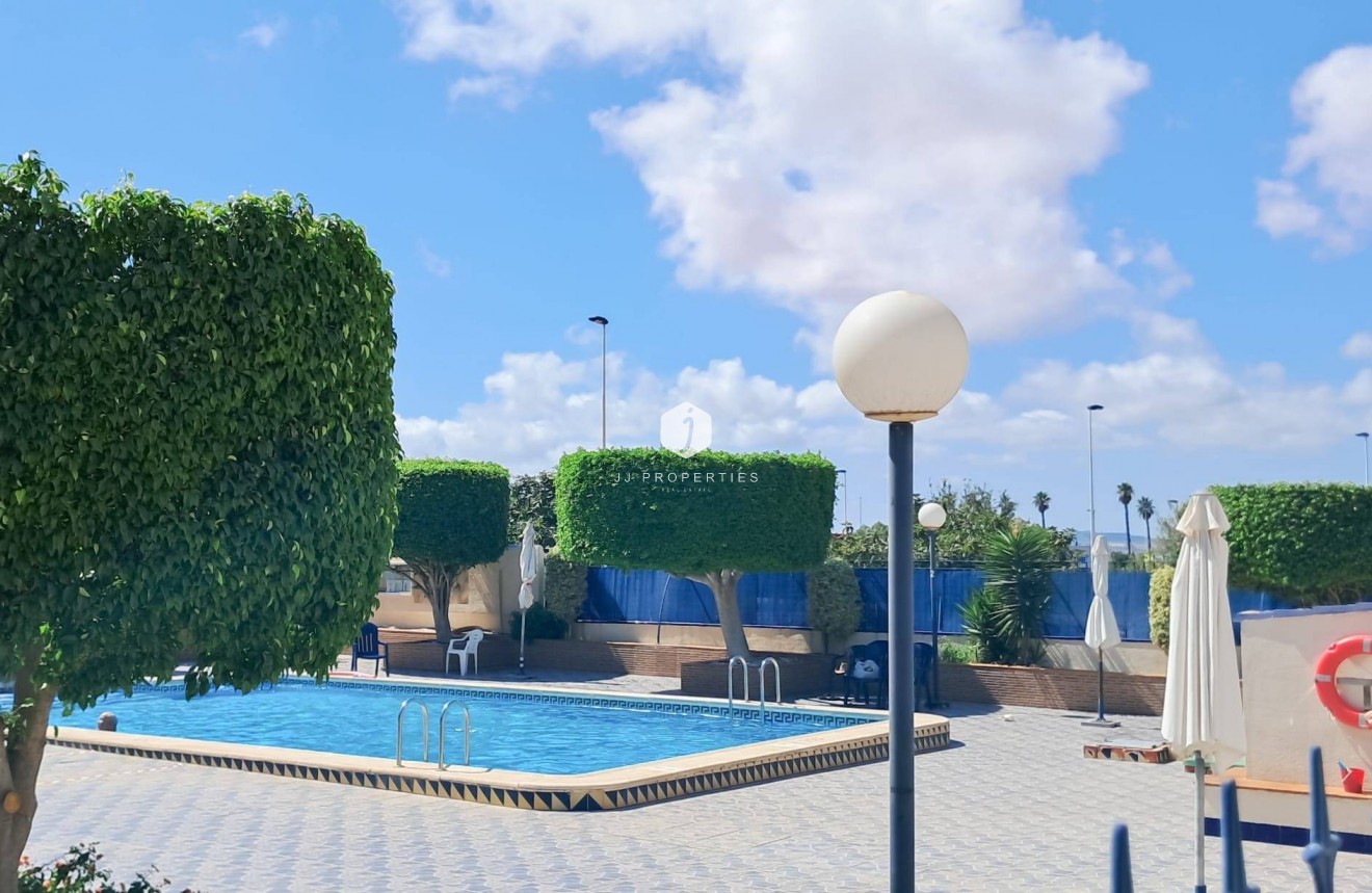 Resale - Apartment / flat -
Torrevieja - Parque Acuático - Sector 25