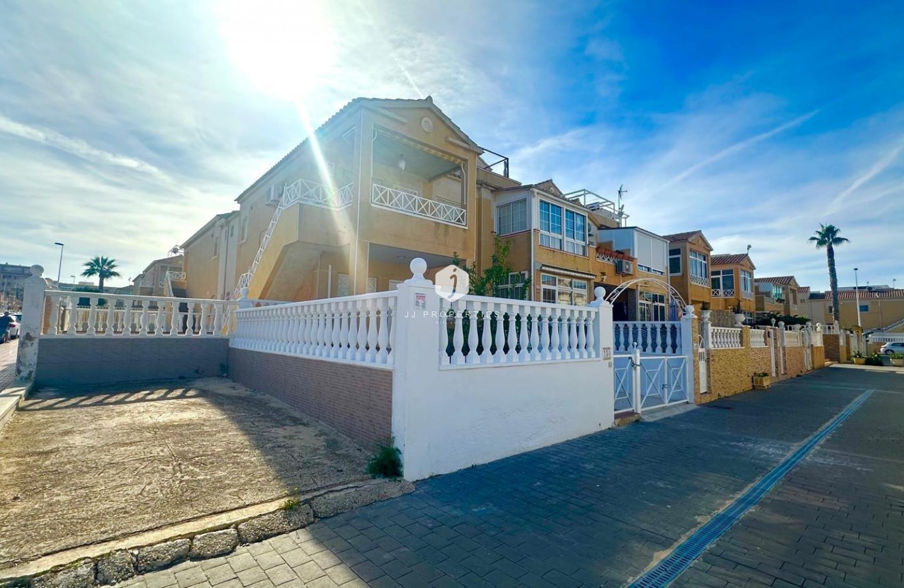 Resale - Bungalow -
Torrevieja - Playa de los Locos