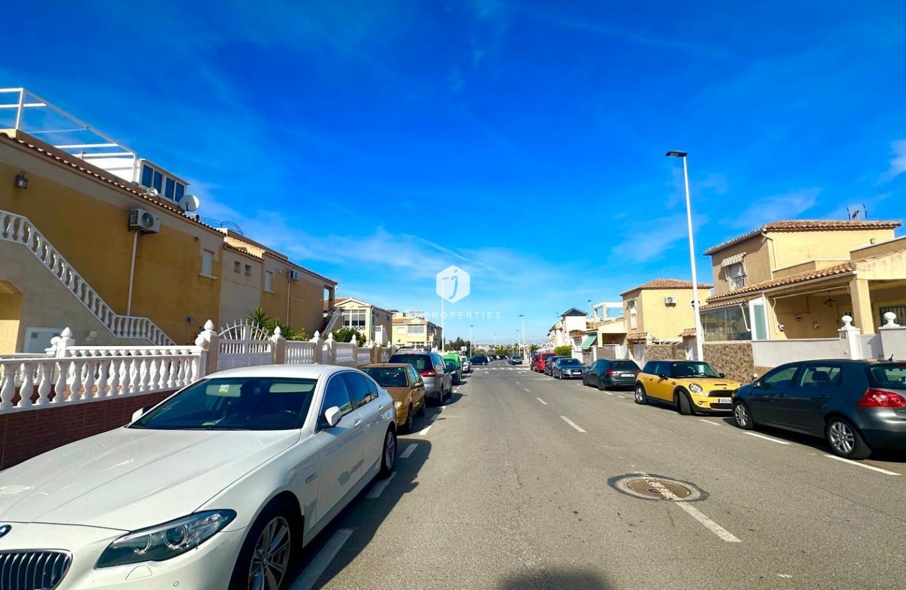 Resale - Bungalow -
Torrevieja - Playa de los Locos