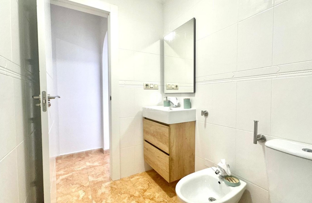 Resale - Bungalow -
Torrevieja - Playa de los Locos