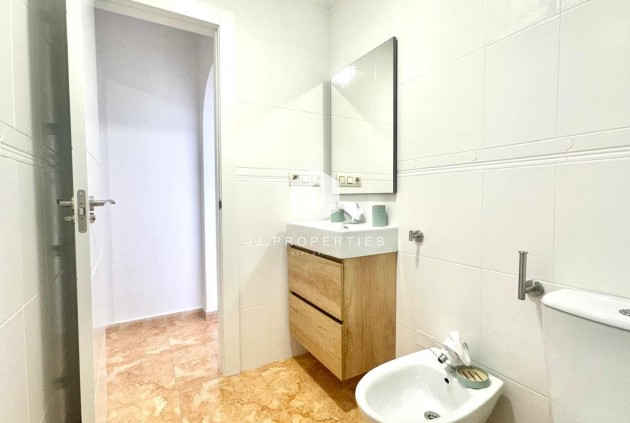 Resale - Bungalow -
Torrevieja - Playa de los Locos