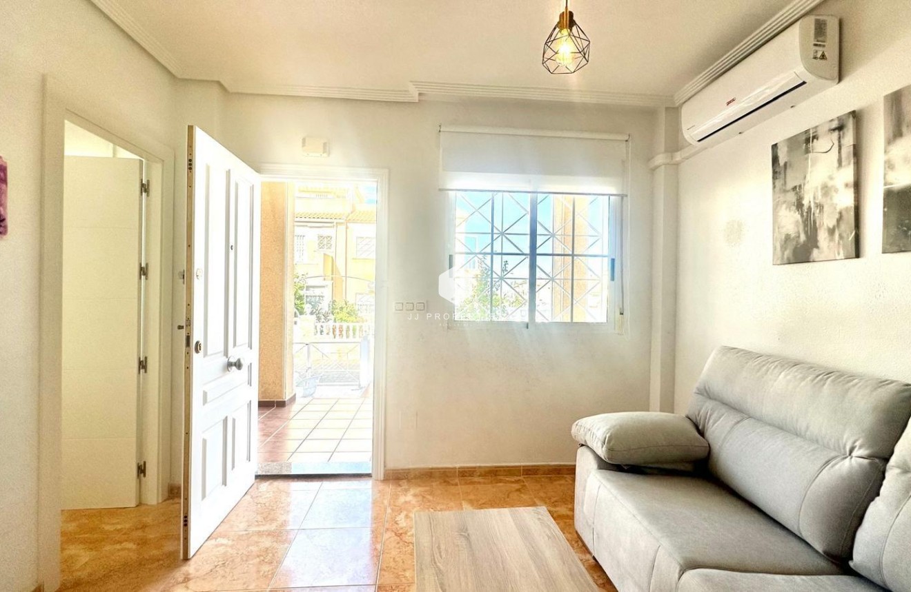 Resale - Bungalow -
Torrevieja - Playa de los Locos