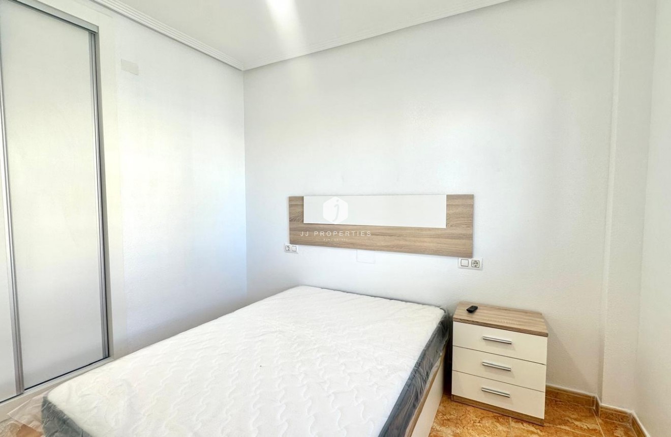 Resale - Bungalow -
Torrevieja - Playa de los Locos