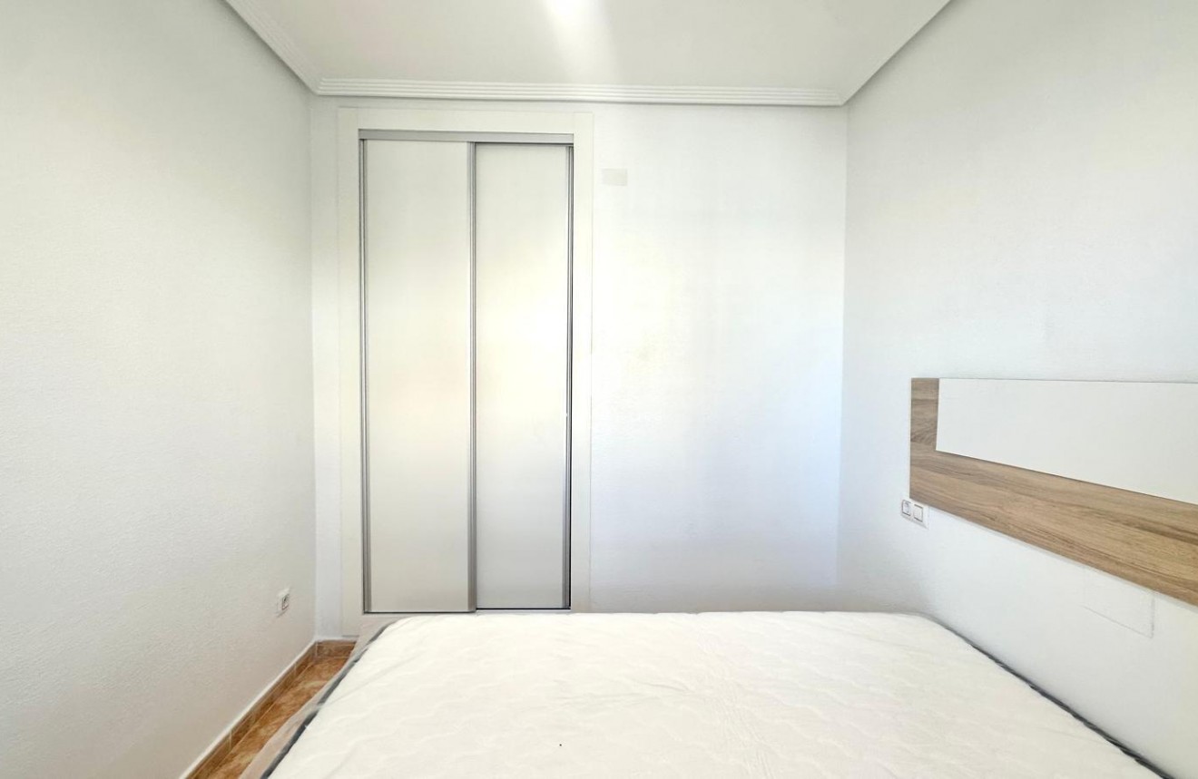 Resale - Bungalow -
Torrevieja - Playa de los Locos