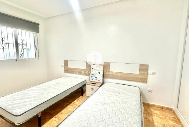 Resale - Bungalow -
Torrevieja - Playa de los Locos