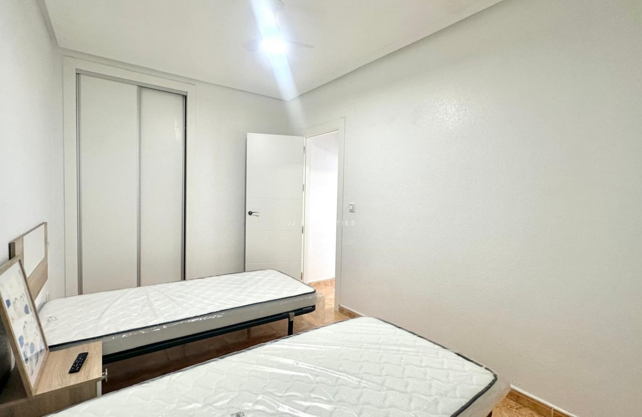 Resale - Bungalow -
Torrevieja - Playa de los Locos