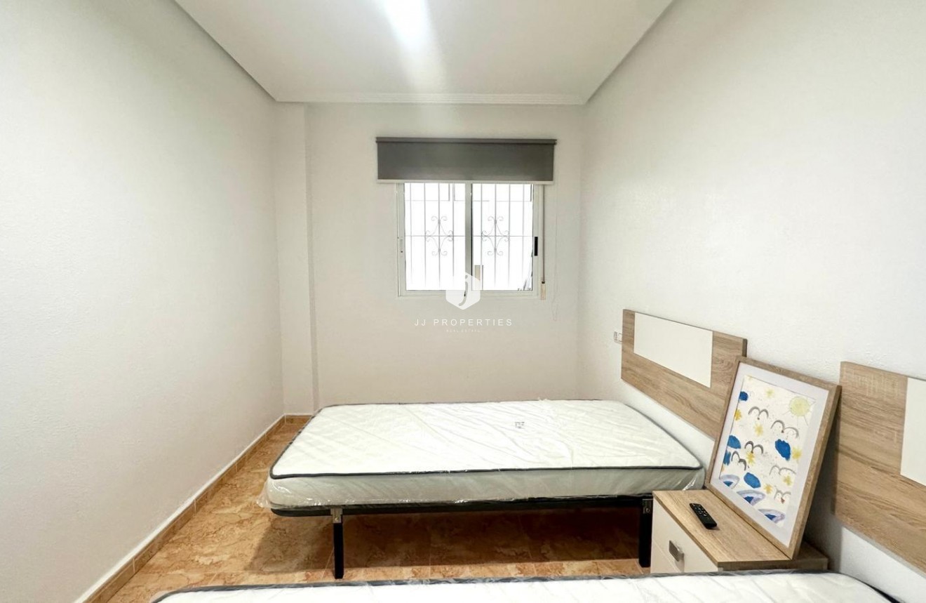 Resale - Bungalow -
Torrevieja - Playa de los Locos