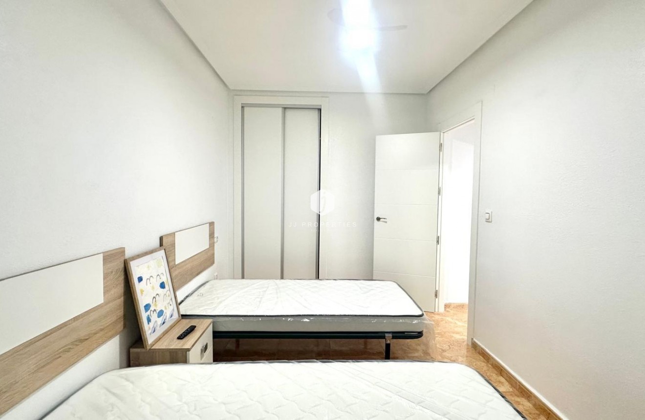 Resale - Bungalow -
Torrevieja - Playa de los Locos