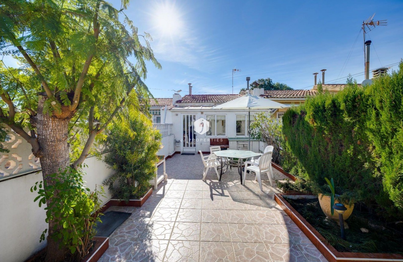 Resale - Villa -
Torrevieja - Calas blanca