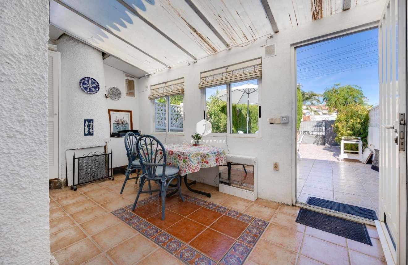 Resale - Villa -
Torrevieja - Calas blanca