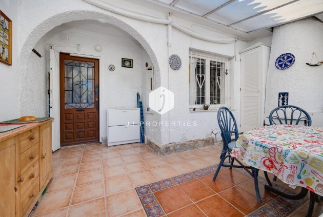 Resale - Villa -
Torrevieja - Calas blanca