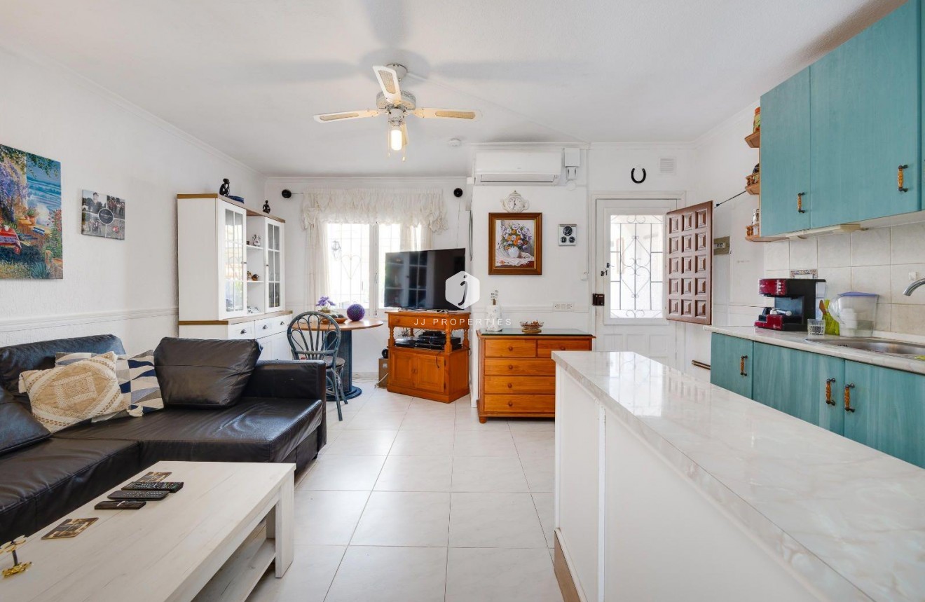 Resale - Villa -
Torrevieja - Calas blanca