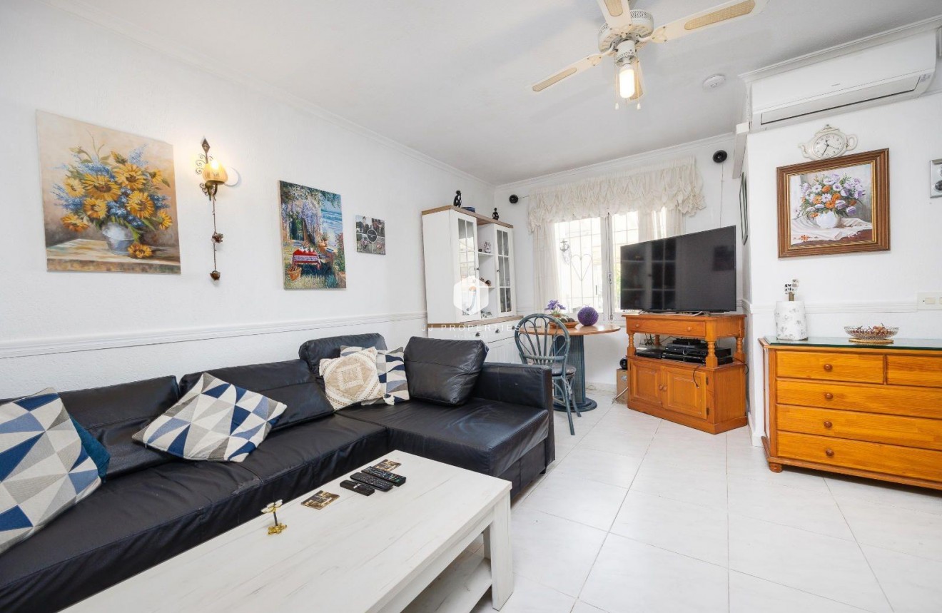 Resale - Villa -
Torrevieja - Calas blanca