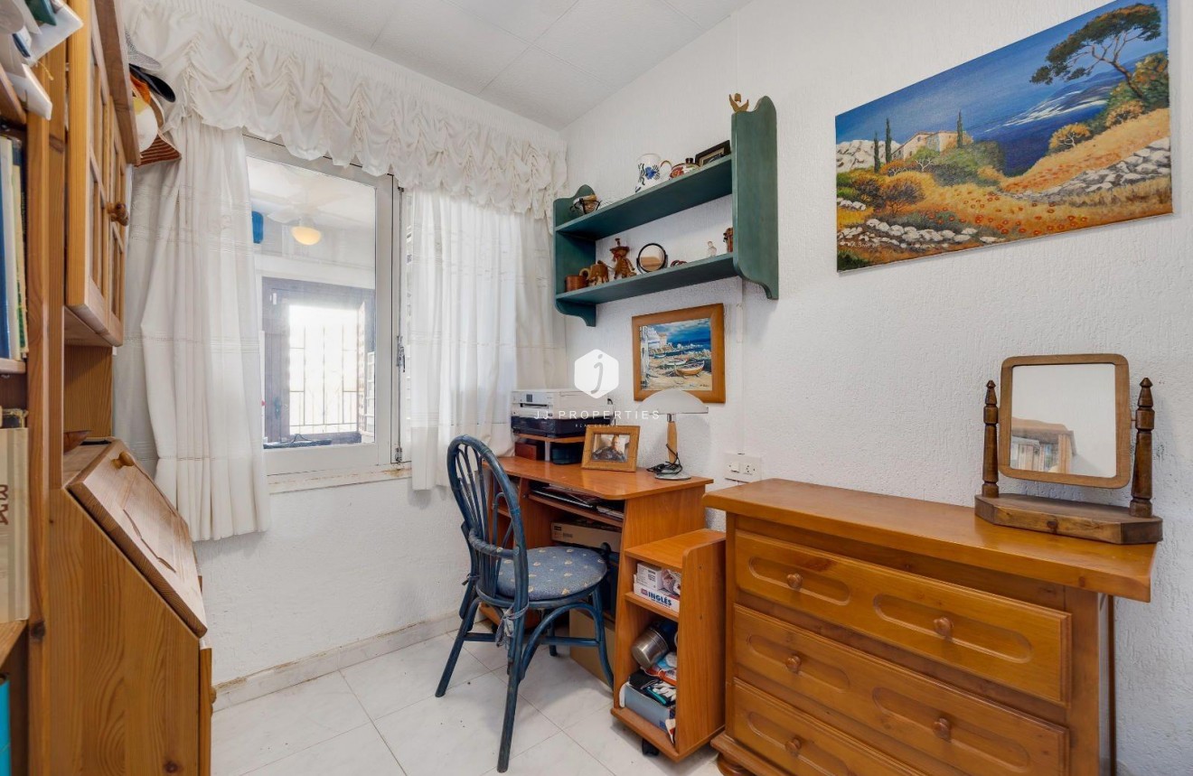 Resale - Villa -
Torrevieja - Calas blanca