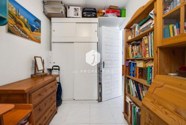 Resale - Villa -
Torrevieja - Calas blanca