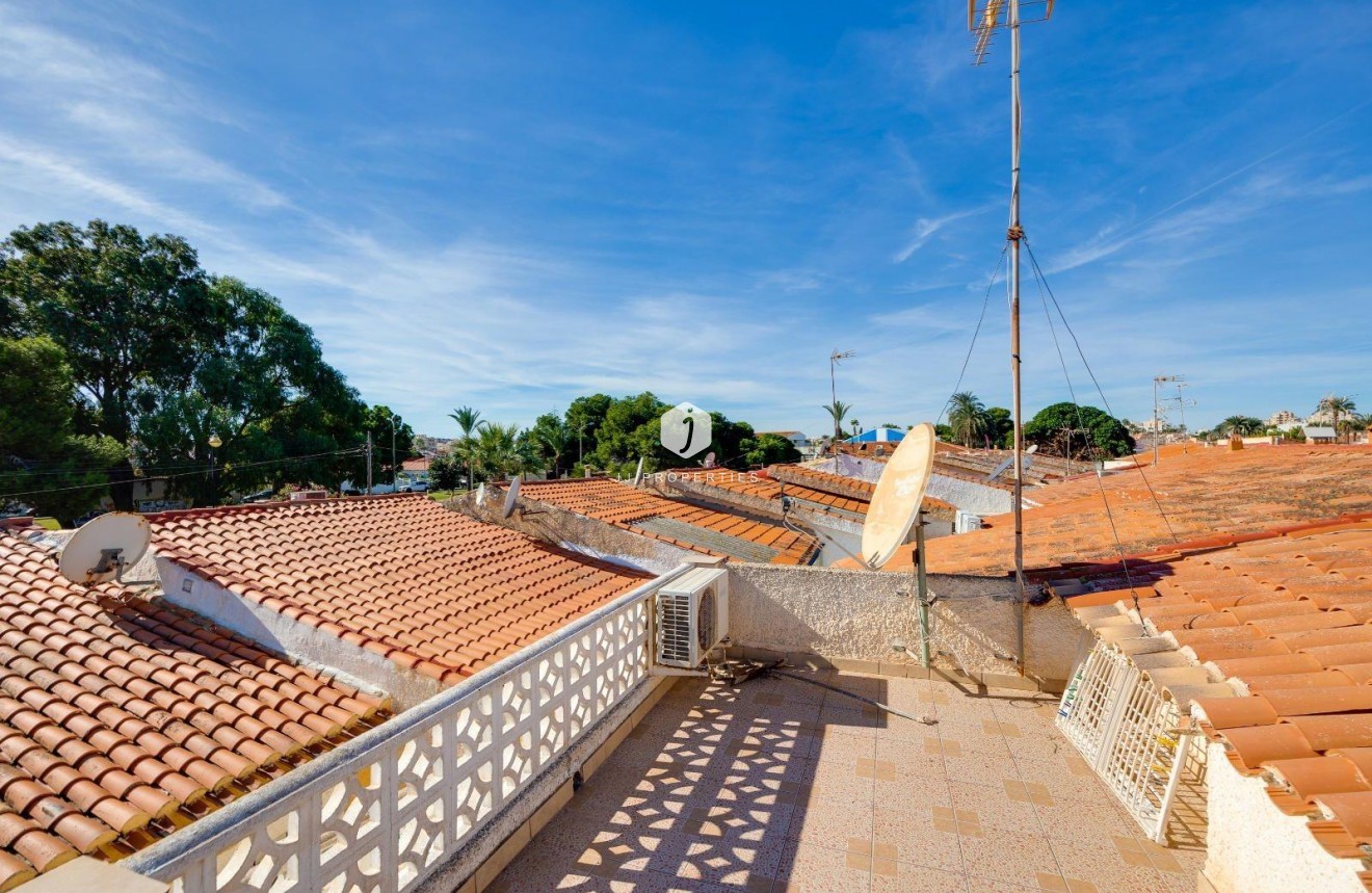 Resale - Villa -
Torrevieja - Calas blanca