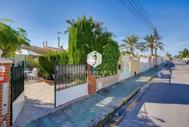 Resale - Villa -
Torrevieja - Calas blanca